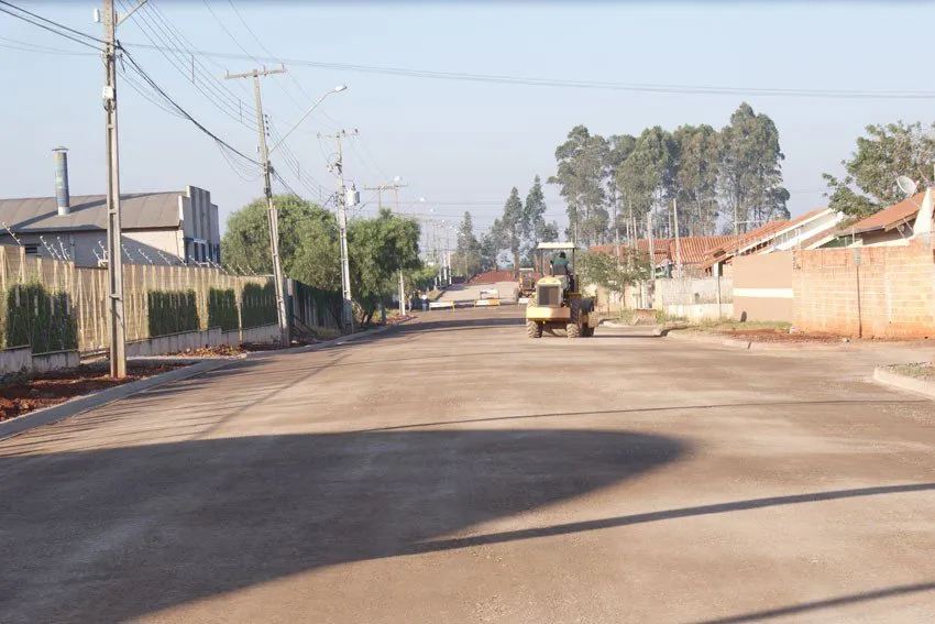 A Codar, está concluindo o asfaltamento na Rua Fruxu Serrano,nas imediações do Jardim Alto da Boa Vista, zona Sul da cidade