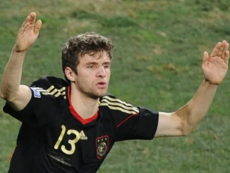  O atacante Müller comemora seu quinto gol na Copa do Mundo da África do Sul