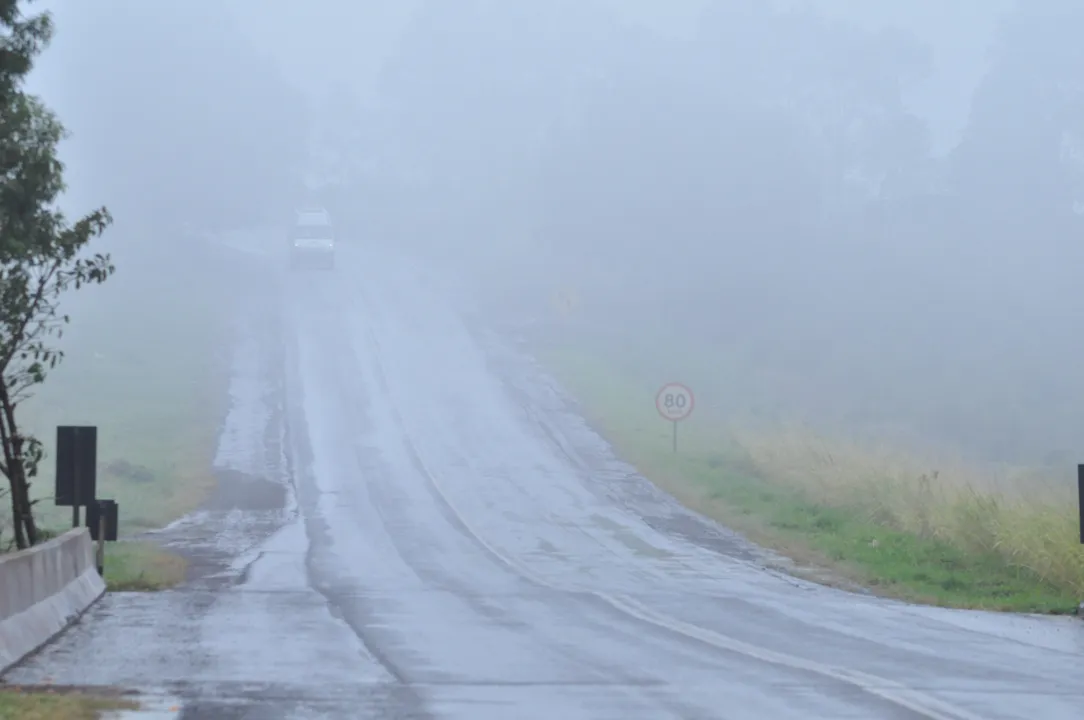Nesta segunda-feira pela manhã há ocorrência de neblina densa em Apucarana e região