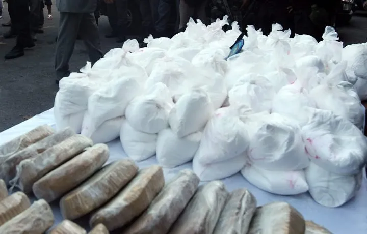 Tailandesa é presa no Galeão com quase 1 kg de cocaína