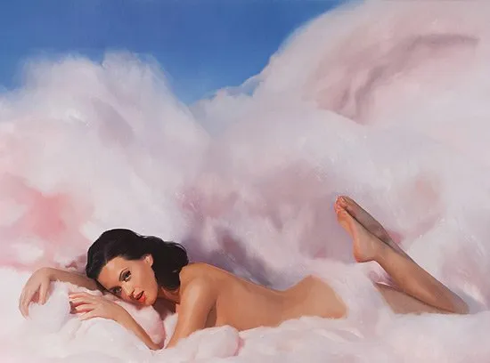  Kate Perry aparece sem roupa deitada em nuvem cor de rosa na capa de novo álbum
