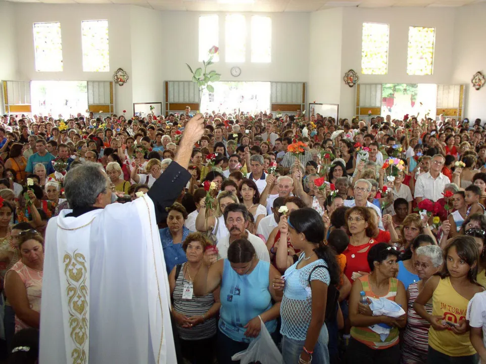  Lunardelli: Santuário Santa Rita de Cássia atrai milhares de fiéis