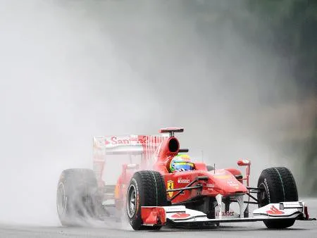 Massa se deu mal na estratégia adotada pela equipe e sai entre os últimos colocados neste domingo
