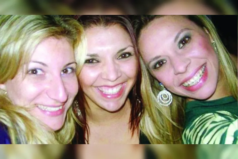  Polyana, Fernanda e Paula, flagradas em festa de confraternização  