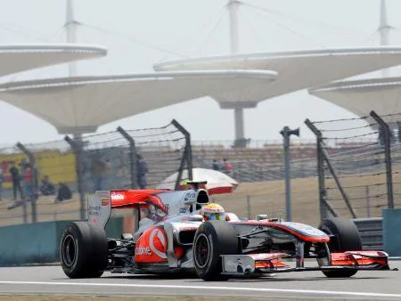  McLaren confirma favoritismo no circuito; Schumacher faz o quarto tempo