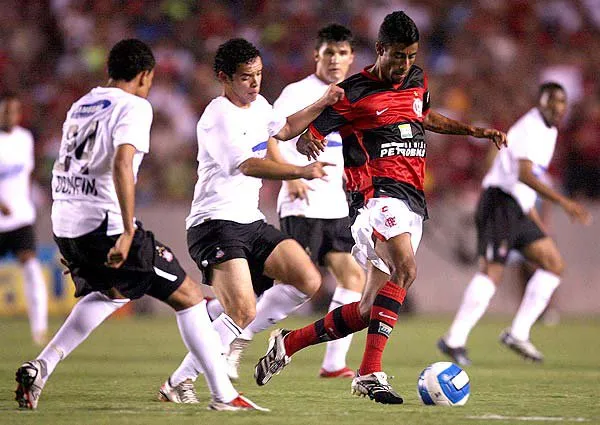  O Flamengo se preocupa com o  confronto da Copa Libertadores, contra o Corinthians 