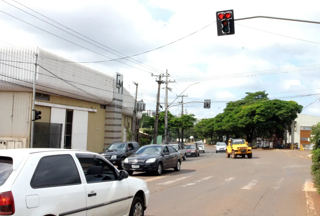 Próximo à empresa Fujiwara, houve reprogramação dos tempos dos Semáforos 