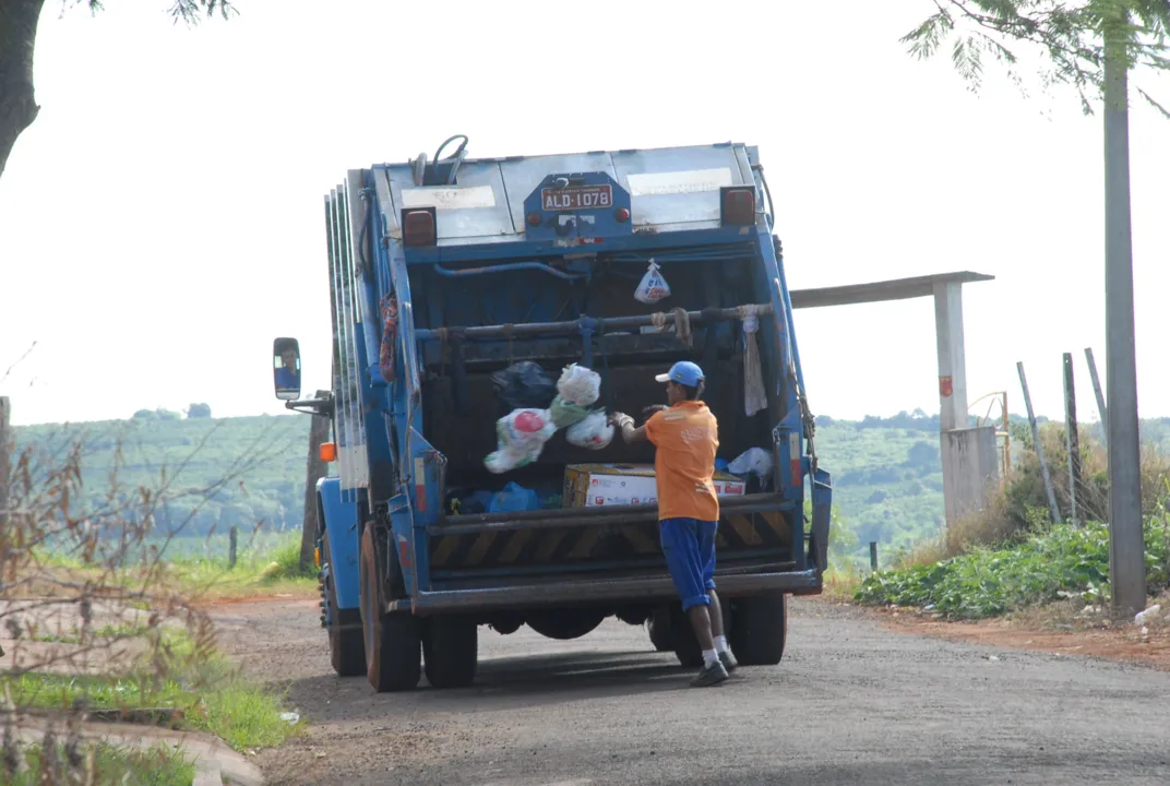  Em Apucarana, coleta de lixo é feita atualmente pela Sanetran