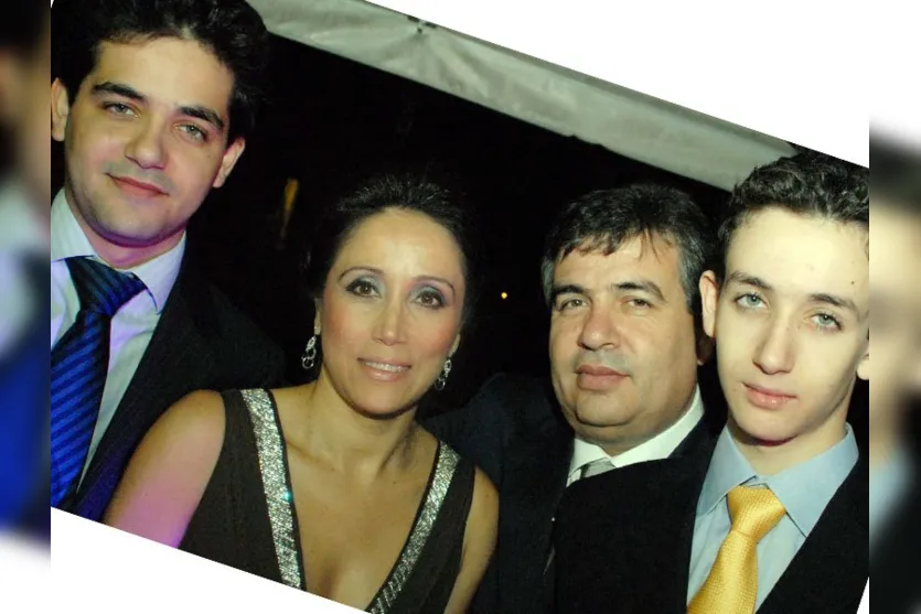   Luis Pontes e Clara com os filhos Lutti e Lucas  