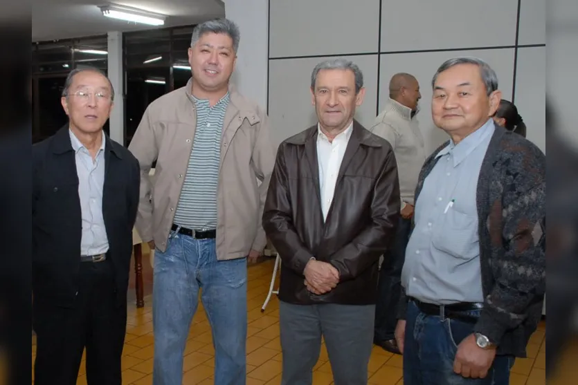   Tosio Sato, Luís Fukumoto, Jayme Leonel, presidente da Acia e Keniti Ishida, presidente da Acea 