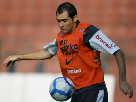  Danilo diz que intertemporada ajudará o Corinthians a "voltar com tudo"