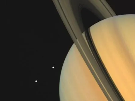  Câmeras e sensores da Voyager 1 fotografaram Saturno e suas duas luas,Tethys e Dione, em novembro de 1980