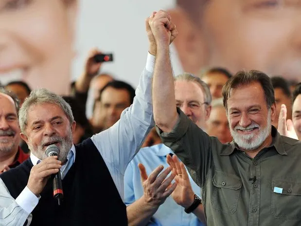  Lula e Osmar Dias (PDT) durante  comício em Curitiba