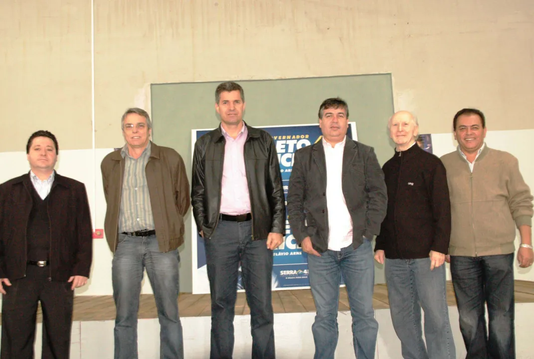  Mauro Bertoli, Mirinho Moisés, Sérgio do Cristma, Luiz Pontes, Waldemar Garcia e José Divino, durante reunião em Apucarana