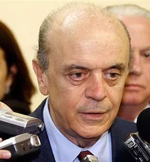 Em terceiro lugar nas arrecadações, aparece o candidato tucano José Serra, que declarou receita de R$ 2,6 milhões