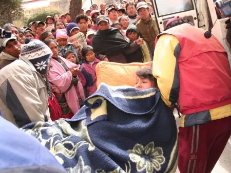  Mulher que estava em greve de fome como protesto na região de Potosí, na Bolívia, precisou se enviada ao hospital nesta quinta-feira (12)