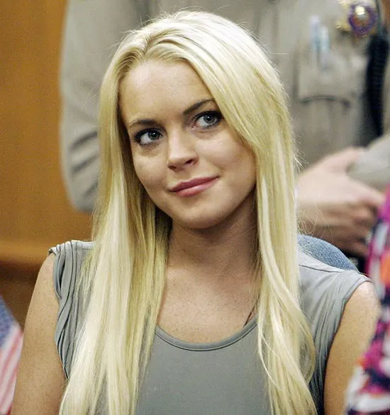  Lindsay Lohan em tribunal de Beverly Hills; de acordo com a mãe da atriz, ela fez amizade com assassinos na cadeia 