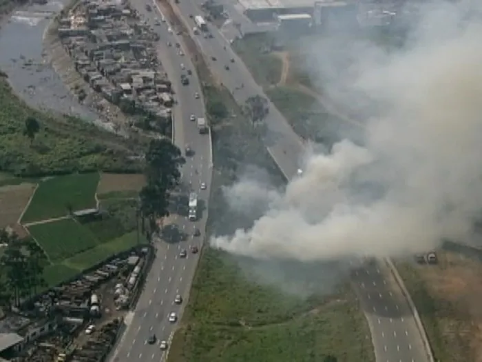  Incêndio em parque ecológico provocava interdições na rodovia Ayrton Senna