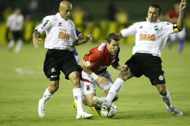Dois times brigam pelo título simbólico de campeão da Série B: Figueirense e Coritiba