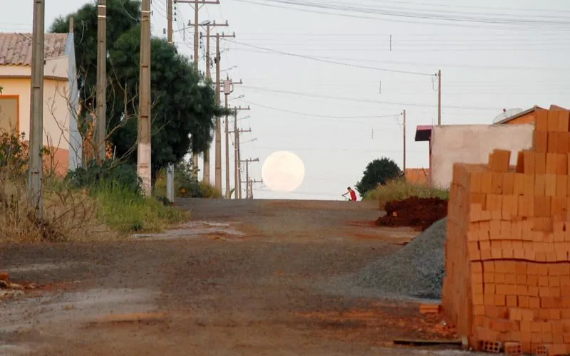 Luar clicado por Sérgio Rodrigo em bairro da região Oeste de Apucarana