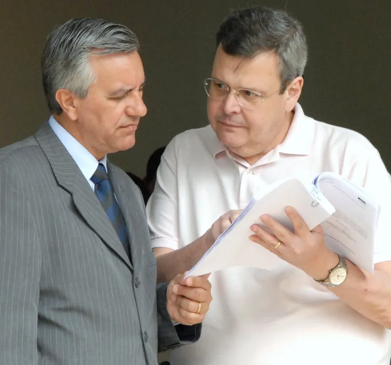 O secretário de Segurança do Paraná, coronel Aramis Linhares Serpa, e o delegado Gabriel Junqueira