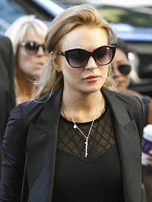  Lindsay Lohan chega à corte de Beverly Hills