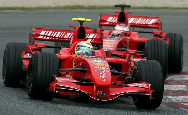 A Ferrari cresceu nas últimas corridas e entrou na briga pelos títulos mundiais de pilotos e de construtores
