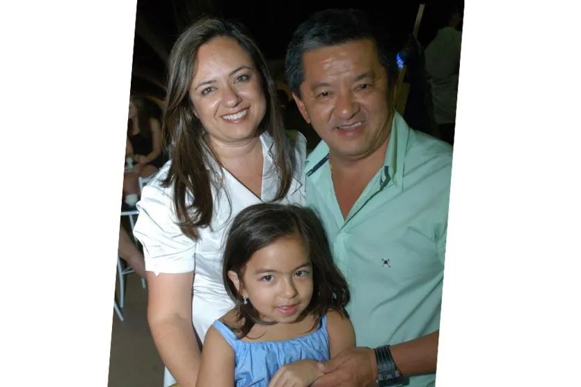   Sara e Carlos Higuti com a filha Rebeca  
