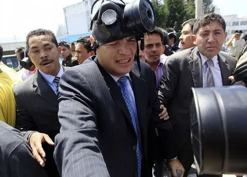  O presidente do Equador, Rafael Correa, deixou o hospital em Quito, por volta das 21 horas locais (23 horasde ontem  em Brasília)