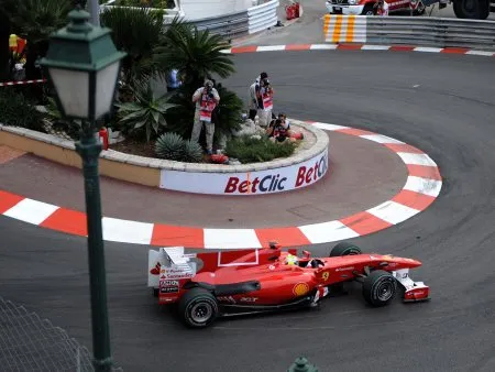A Ferrari mandou um recado claro para Felipe Massa: chegou a hora de ajudar a equipe 