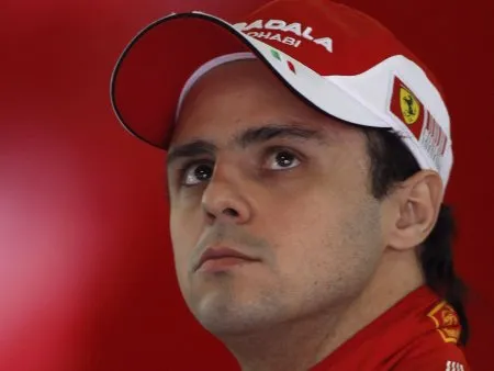  Felipe Massa tem ordens da Ferrari para ajudar Fernando Alonso a conquistar o título da temporada, mas o brasileiro não parece satisfeito com isso