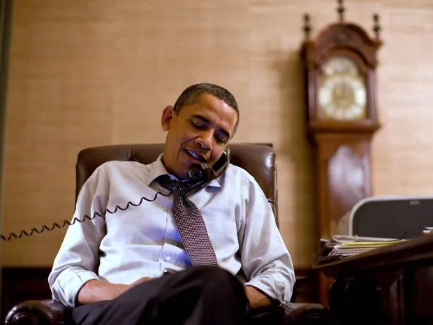  O presidente dos EUA, Barack Obama, telefona para o futuro presidente da Câmara de Representantes, John Boehner, na noite desta terça-feira (2) na Casa Branca