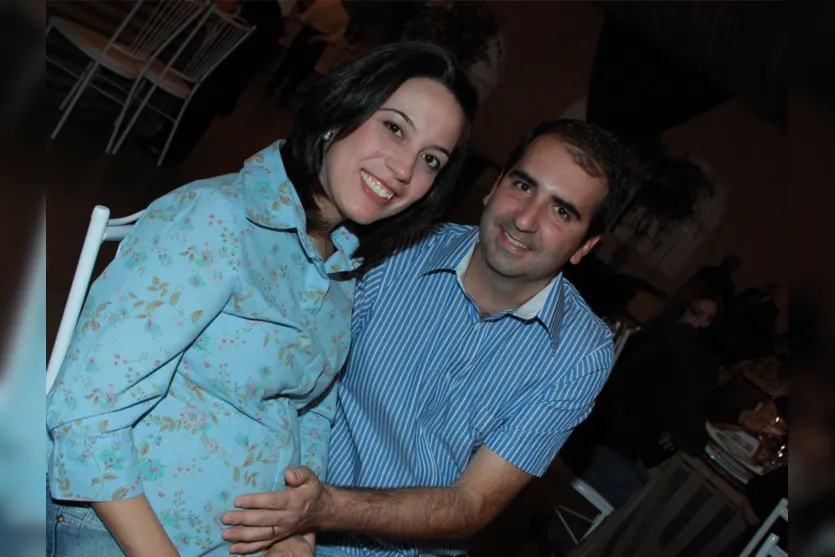   Rosane e Alexandre Garcia esbanjam alegria por um lindo motivo: a chegada da primeira baby, a Nara, prevista para este mês  