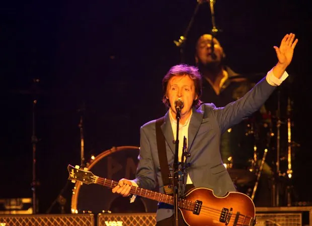 Paul McCartney encanta fãs no Morumbi