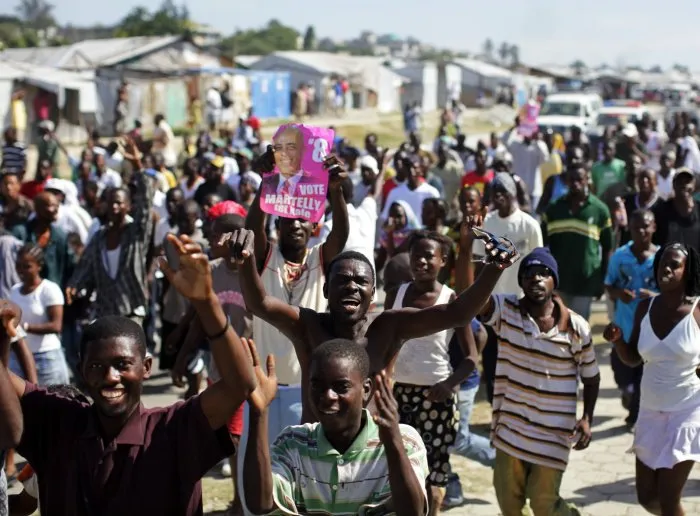  Morados de Porto Príncipe vão às ruas protestar contra fraudes