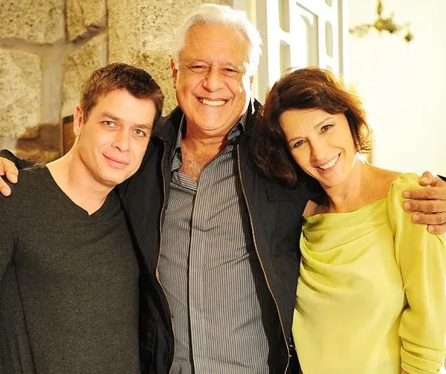   Os atores Fábio Assunção (esq.), Antônio Fagundes e Natália do Vale (dir.) nos bastidores da novela "Insensato Coração" 