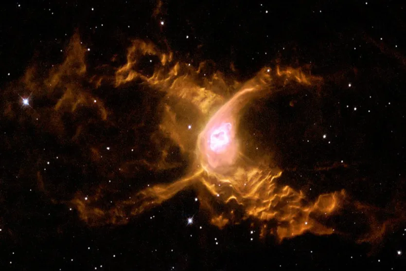   Nebulosa de dois lóbulos, a aproximadamente 3.000 anos-luz de distância, na constelação de Sagitário 