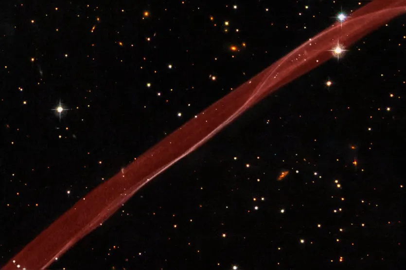   Filamento de poeira causado pela explosão de uma estrela supernova 