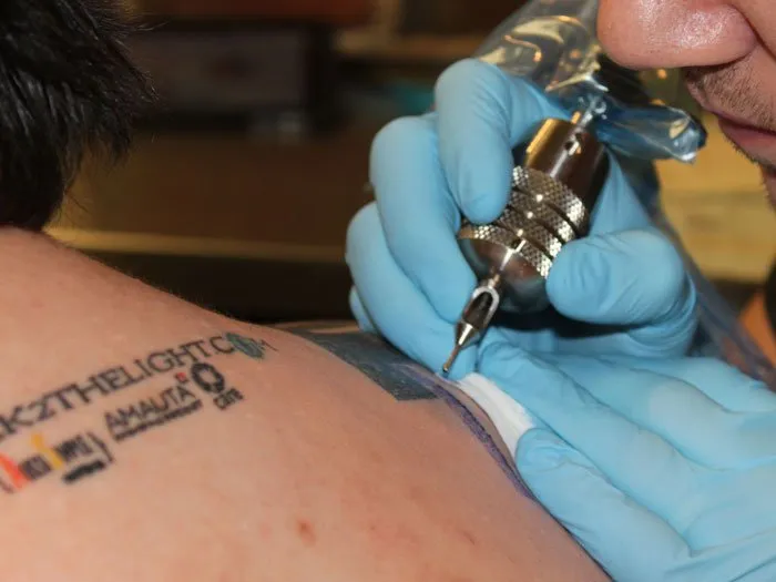  Vaillancourt quer tatuar mais de 100 mil endereços de sites em seu corpo em um ano
