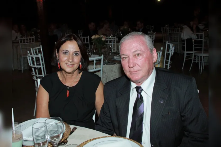  O casal Neide e Luiz Ballan é presença anotada durante jantar dos engenheiros e arquitetos  