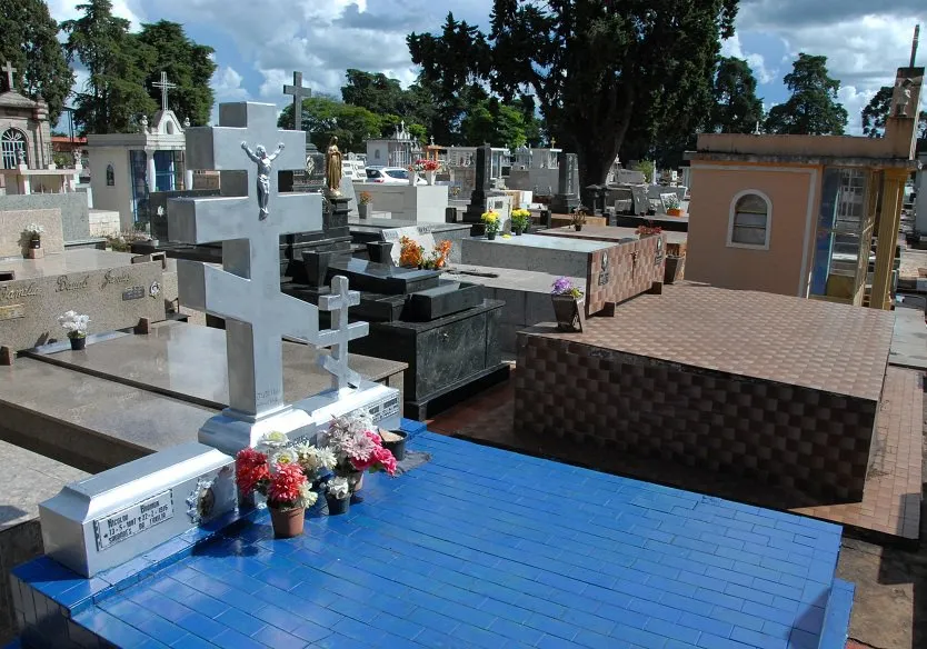 Prefeitura estuda taxa para cemitérios de Apucarana