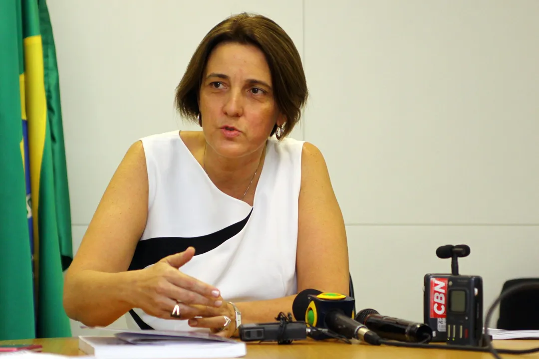  A Secretária da Justiça e Cidadania, Maria Tereza Uille Gomes, durante coletiva com a imprensa, em seu gabinete no Palacio das Araucaria