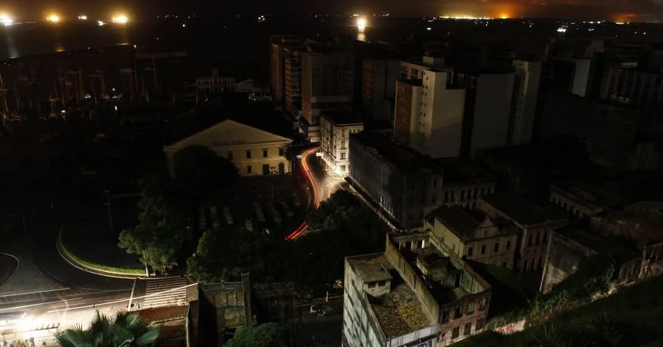  Pane deixa Salvador e outras cidades sem energia, na madrugada desta sexta-feira (04). Na imagem, o Elevador Lacerda