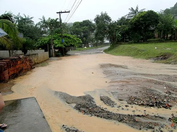 Deslizamento provocou trasntornos em Maringá 