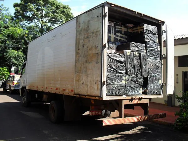  No caminhão foi encontrado 380 caixas de cigarros contrabandeados