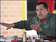  Chávez chama Khadafi de amigo e propõe 'comissão de paz'