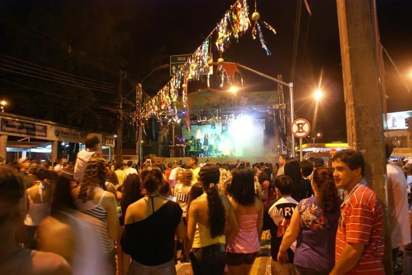 Carnaval de rua em Arapongas.
