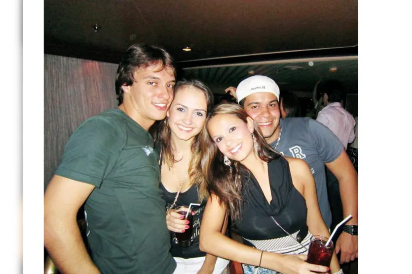   Tomás Manchini, Alline Rosa, Ariane Bellan e Hugo Pereira curtiram dias de férias no Cruzeiro Carnavio Soberamo rumo a Salvador  