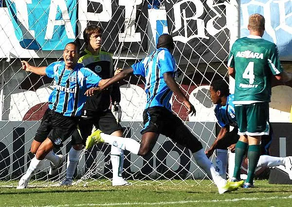O Grêmio deverá colocar em campo time reserva contra o Porto Alegre