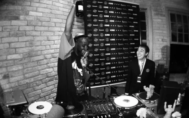   DJ King tocou por mais de 120 horas e quebrou recorde